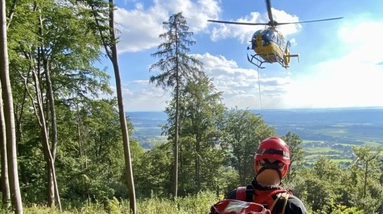 Náhled článku: Zraněného paraglidistu museli záchranáři evakuovat v podvěsu vrtulníku