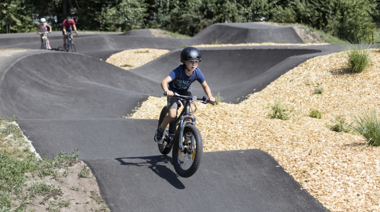 Náhled článku: Semily otevírají nový asfaltový pumptrack. Poslední prázdninový den ho pokřtí bikerské hvězdy