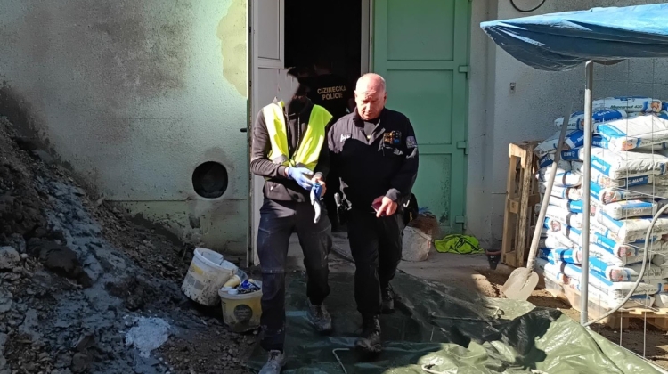 Náhled článku: Drony nad lešením a vyhoštění pro sedm lidí. Cizinecká policie kontrolovala stavby na severu Čech